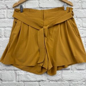 Athleta Skyline II Paperbag Waist Pleated Shorts Tuscan Gold Size 16 Athleisure